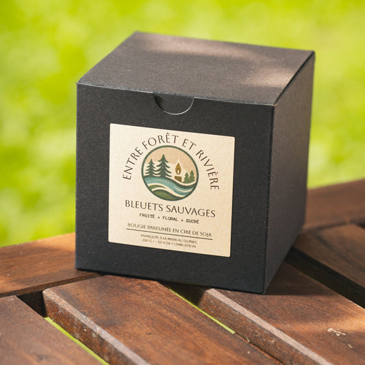 Bougie Bleuets Sauvages • Cire de Soja Verre Ambré 8 oz • Fabriquée au Québec
