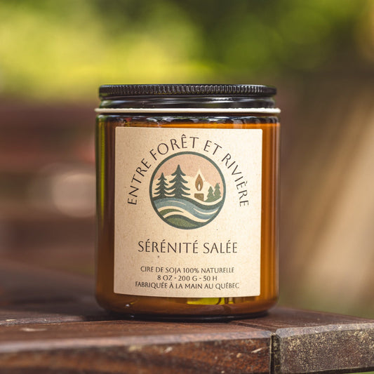 Bougie Sérénité Salée • Lavande & Sel de Mer • Cire de Soja Verre Ambré 8 oz • Fabriquée au Québec