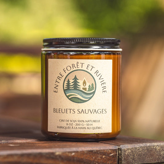 Bougie Bleuets Sauvages • Cire de Soja Verre Ambré 8 oz • Fabriquée au Québec