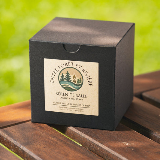 Bougie Sérénité Salée • Lavande & Sel de Mer • Cire de Soja Verre Ambré 8 oz • Fabriquée au Québec
